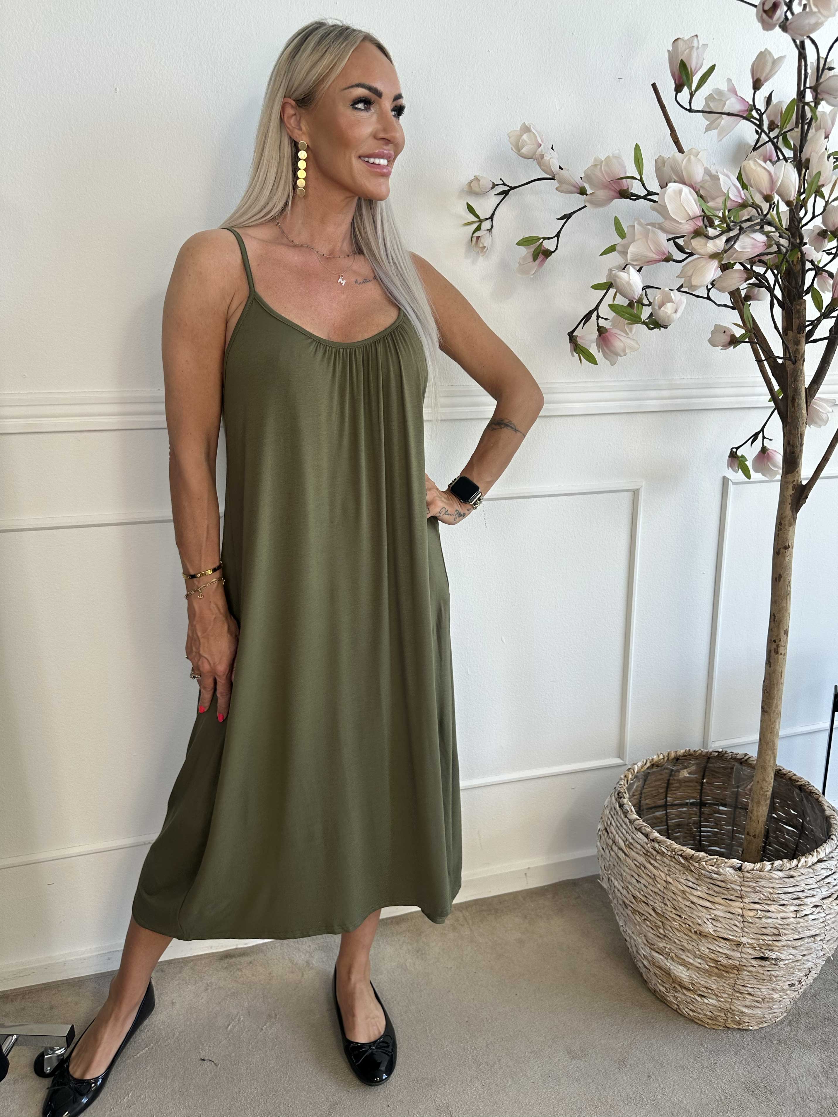 Olivia - Lang stropkjole i viskose